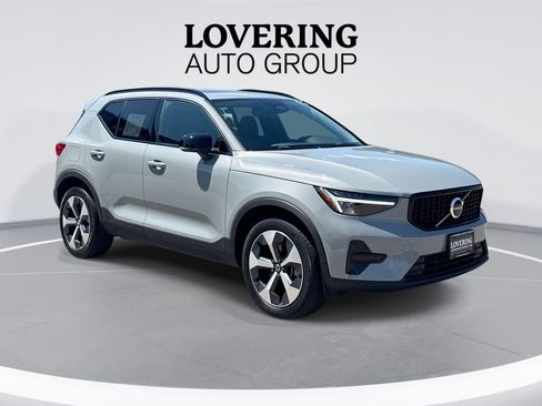 Certified 2024 Volvo XC40 B5 Core AWD/4WD image 1