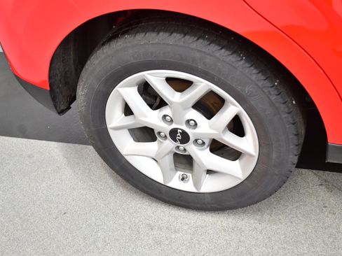 Used 2025 Kia Soul LX w/ LX Technology Package image 32