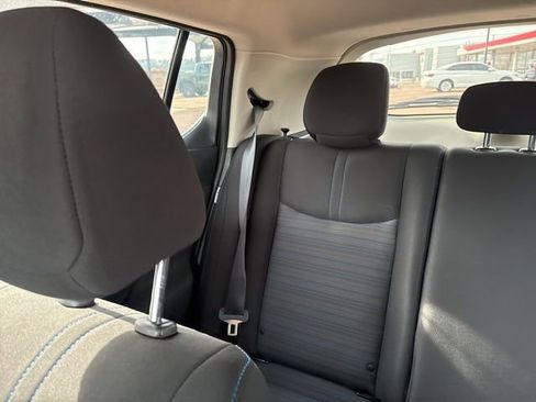 Used 2025 Nissan Leaf S image 19