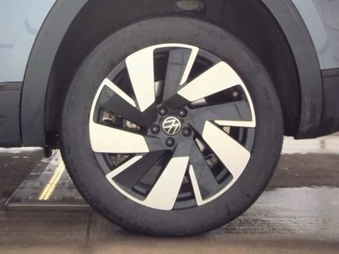 Used 2025 Volkswagen Atlas Cross Sport SE image 22