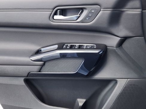 New 2026 Nissan Pathfinder Platinum FWD image 17