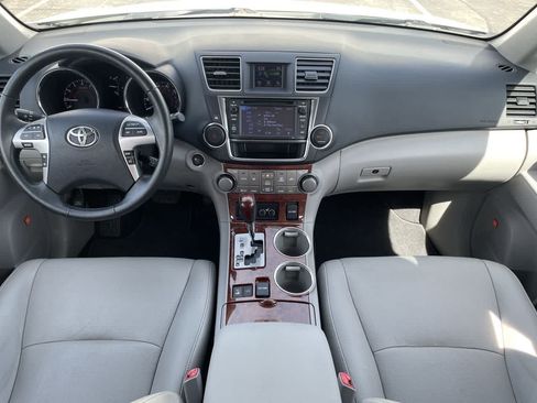 Used 2013 Toyota Highlander Limited AWD/4WD image 23