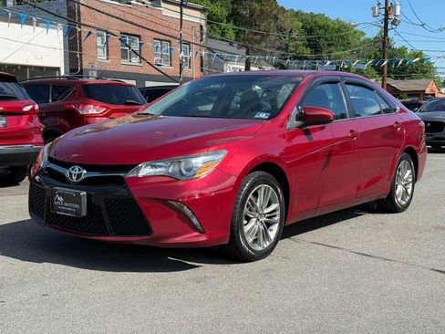 Used 2017 Toyota Camry SE FWD image 3