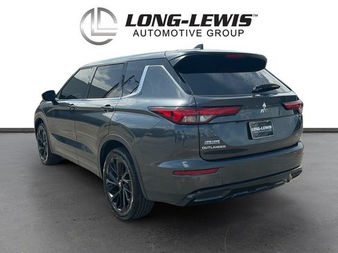 Used 2024 Mitsubishi Outlander SE Black Edition FWD image 4