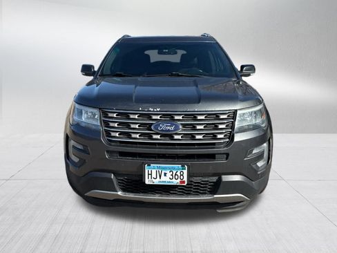 Used 2016 Ford Explorer XLT w/ Equipment Group 201A image 2