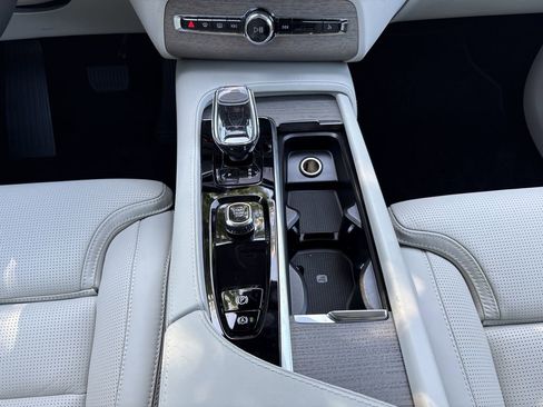 New 2025 Volvo XC90 B6 Ultra image 11