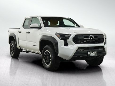 Used 2024 Toyota Tacoma TRD Off-Road AWD/4WD image 9