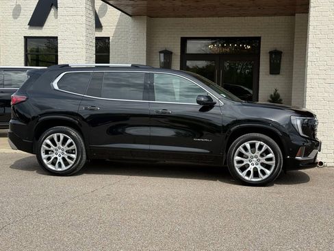 Used 2024 GMC Acadia Denali w/ Super Cruise Package image 3