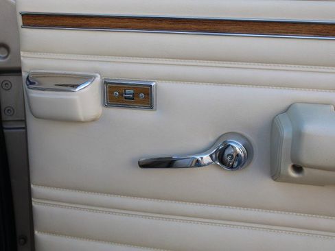 Used 1990 Jeep Grand Wagoneer image 76