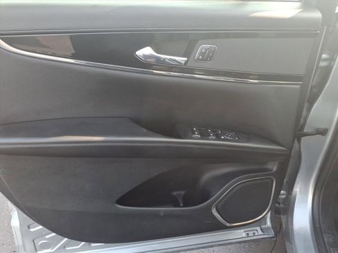 Used 2023 Lincoln Nautilus Reserve image 12