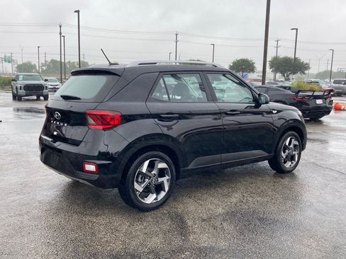 Used 2025 Hyundai Venue SEL FWD image 5
