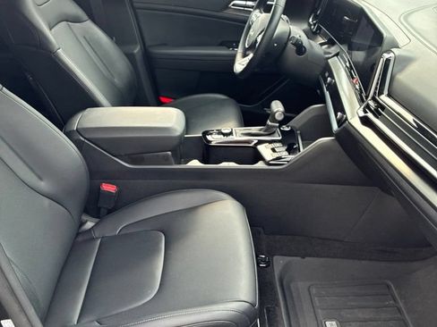 Used 2025 Kia Sportage EX FWD image 16