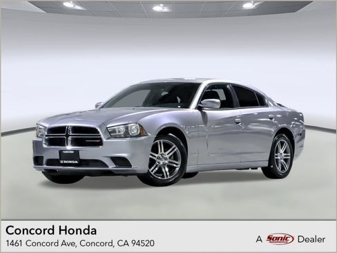 Used 2014 Dodge Charger SE image 1