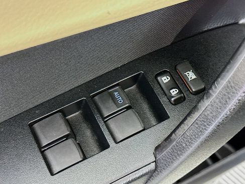 Used 2019 Toyota Corolla LE FWD image 18