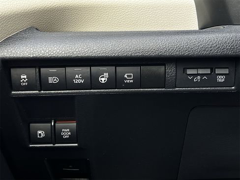 Used 2021 Toyota Sienna Platinum image 20