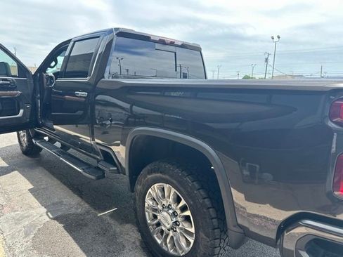 Used 2020 Chevrolet Silverado 2500 High Country w/ Technology Package AWD/4WD image 4