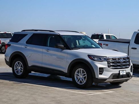 New 2026 Ford Explorer Active RWD image 3