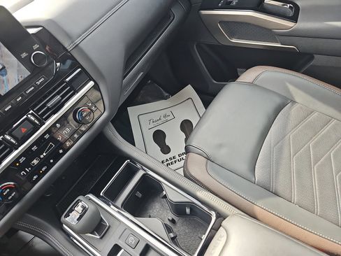 Used 2024 Nissan Pathfinder Platinum w/ Cargo Package image 27