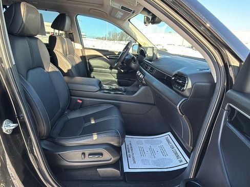 Used 2025 Honda Pilot Touring image 19