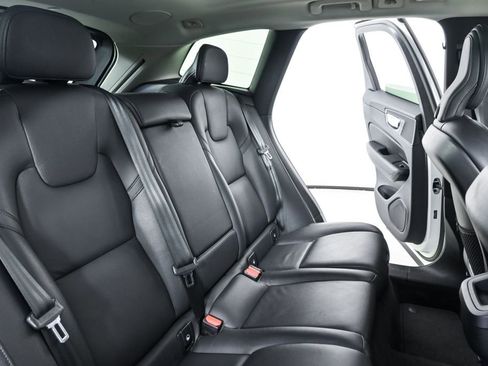 Certified 2023 Volvo XC60 B5 Plus w/ Protection Package Premier FWD image 23