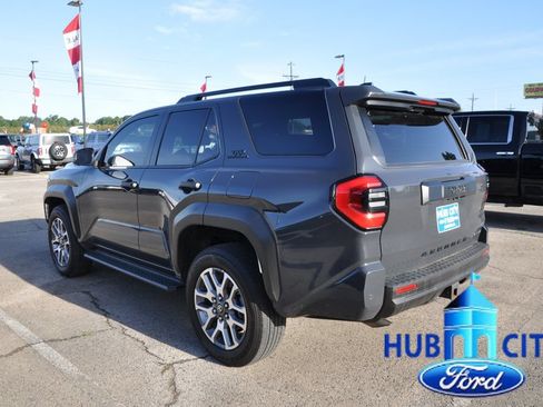 Used 2025 Toyota 4Runner 4WD image 3