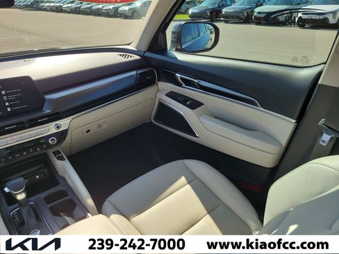 Certified 2025 Kia Telluride S FWD image 18