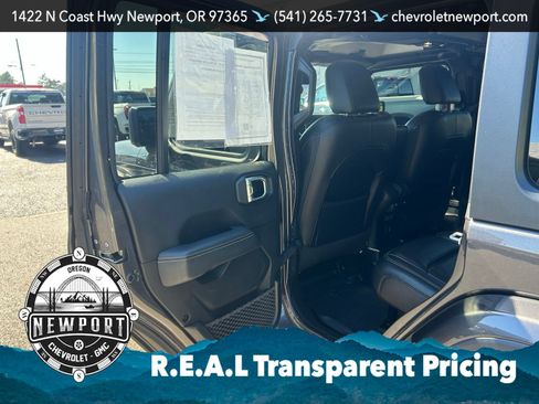 Used 2019 Jeep Wrangler Unlimited Sahara AWD/4WD image 35