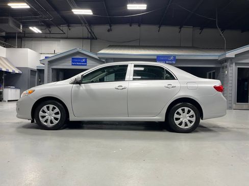 Used 2010 Toyota Corolla FWD image 4
