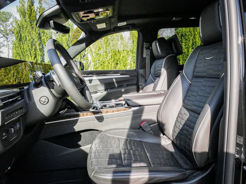 Used 2026 Cadillac Escalade ESV Platinum Sport w/ LPO, ONYX Package image 16