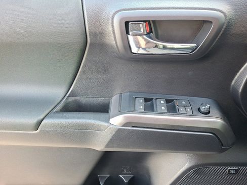 Used 2020 Toyota Tacoma TRD Sport image 12