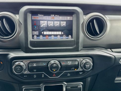 Used 2022 Jeep Wrangler Unlimited Sport AWD/4WD image 12