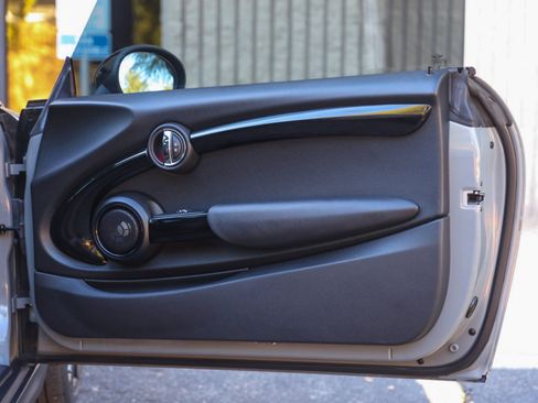 Used 2017 MINI Cooper S image 33