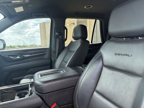 Used 2023 GMC Yukon Denali image 14