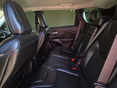 Used 2019 Jeep Cherokee Latitude Plus image 10