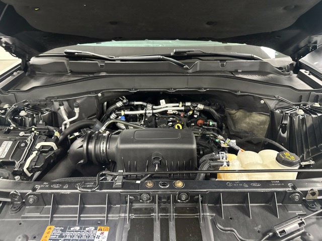 Used 2023 Ford Explorer XLT w/ Equipment Group 202A AWD/4WD image 26