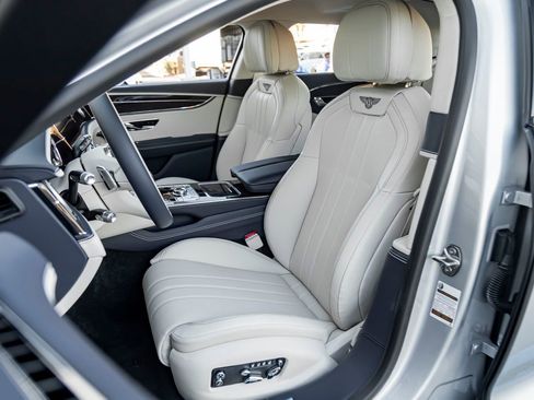 Used 2026 Bentley Flying Spur Plug-In Hybrid AWD/4WD image 17