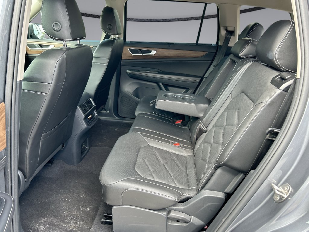 Used 2025 Volkswagen Atlas SE FWD image 29