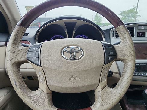 Used 2011 Toyota Avalon Limited FWD image 12