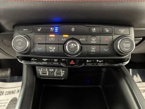 Used 2024 Dodge Durango GT RWD image 27