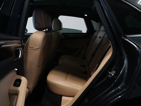 Used 2021 Porsche Macan Base image 14