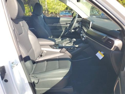 New 2025 Kia Telluride S image 7