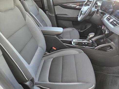 Used 2024 Chevrolet TrailBlazer LT w/ LT Cold Weather Package FWD image 13