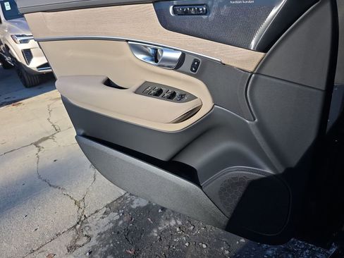 New 2026 Volvo XC90 B6 Ultra w/ Lounge Package image 38