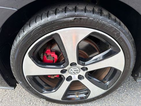 Used 2017 Volkswagen Golf 4-Door FWD image 11