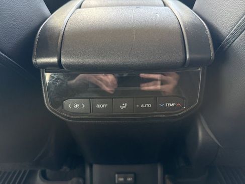 Used 2023 Toyota Highlander XLE image 19