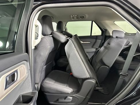 Used 2025 Ford Explorer Active image 25