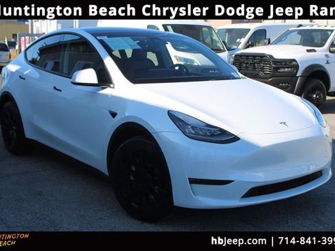 Used 2023 Tesla Model Y Long Range AWD/4WD image 1