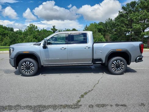 Used 2026 GMC Sierra 2500 Denali Ultimate AWD/4WD image 2