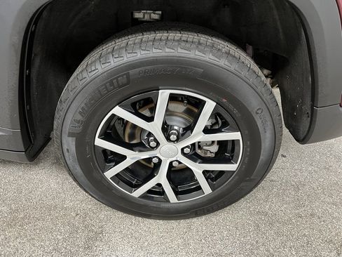 Used 2024 Jeep Grand Cherokee Limited image 19