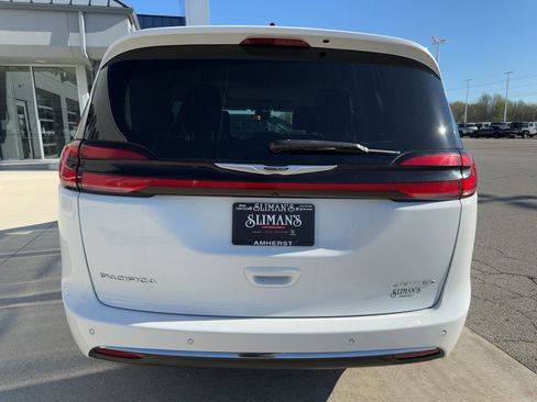 Used 2023 Chrysler Pacifica Limited FWD image 6
